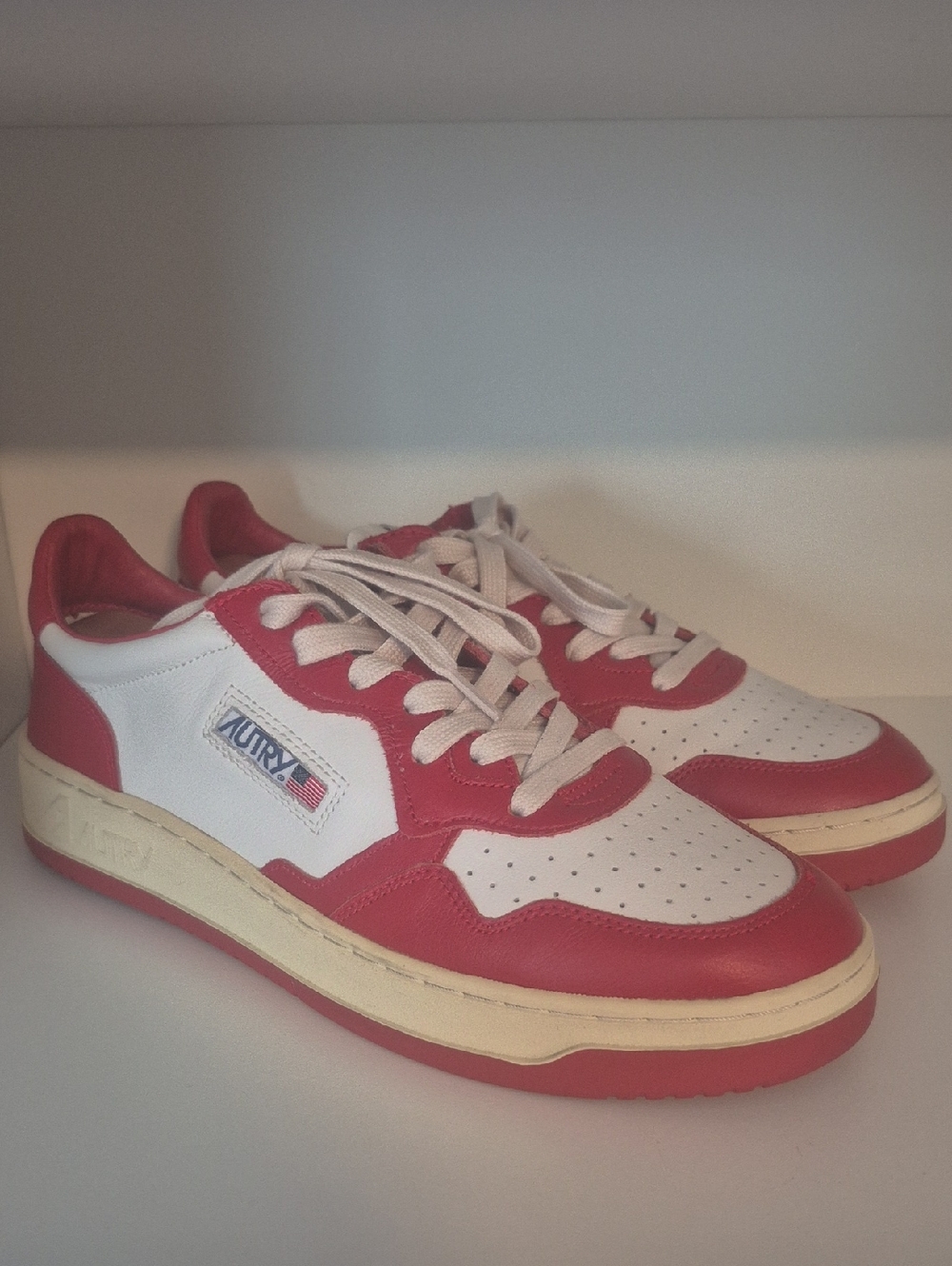 AUTRY Low-Top Mens Leather Sneakers in White and Red - Size 44